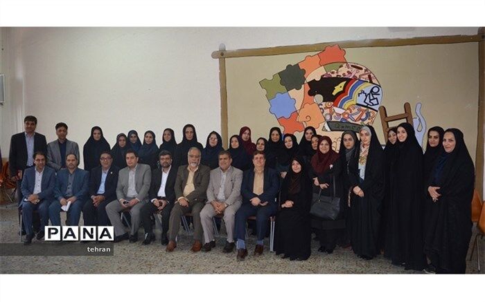 تجلیل از معلمان منطقه2 با حضور رییس دانشگاه فرهنگیان