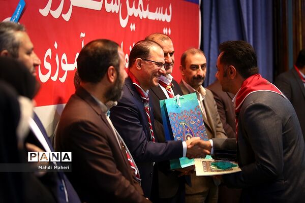 آیین گرامیداشت بیستمین سالروز تاسیس سازمان دانش‌آموزی