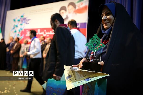 آیین گرامیداشت بیستمین سالروز تاسیس سازمان دانش‌آموزی
