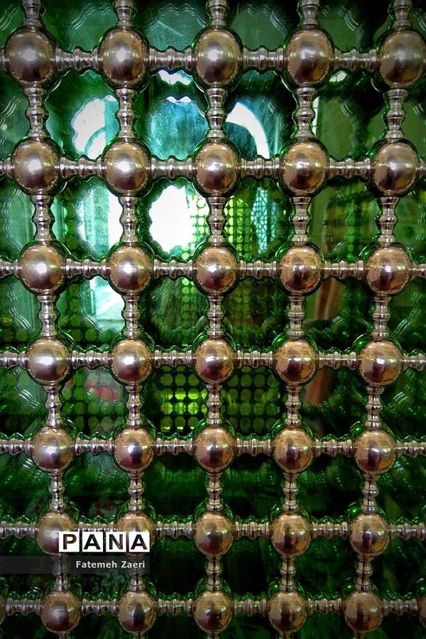 طبیعت امام زاده میر ابول(ع)  لارستان،  در انحصار زباله ها