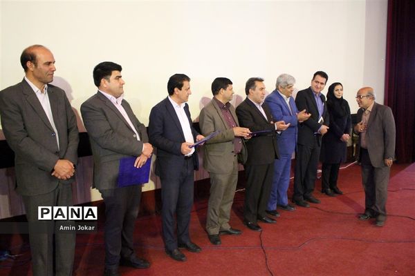 همایش تجلیل از رانندگان برتر  و عوامل اجرایی سرویس مدارس شهر شیراز