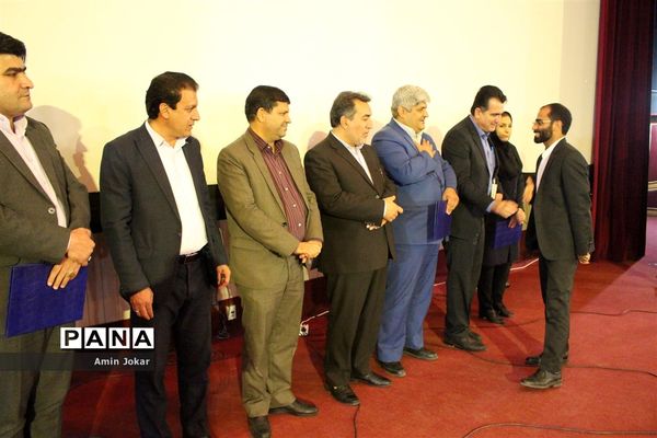 همایش تجلیل از رانندگان برتر  و عوامل اجرایی سرویس مدارس شهر شیراز