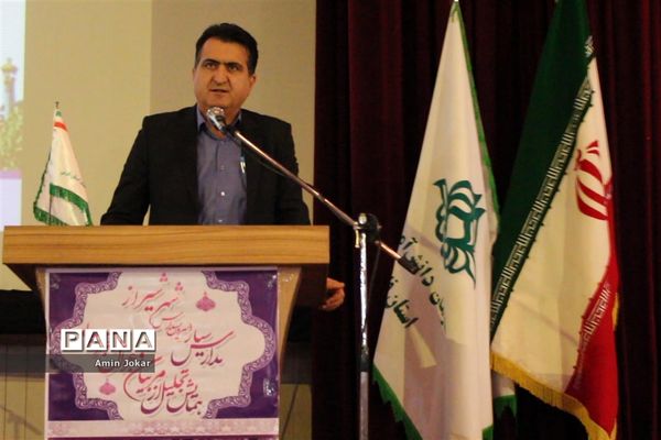 همایش تجلیل از رانندگان برتر  و عوامل اجرایی سرویس مدارس شهر شیراز