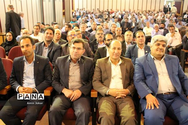 همایش تجلیل از رانندگان برتر  و عوامل اجرایی سرویس مدارس شهر شیراز