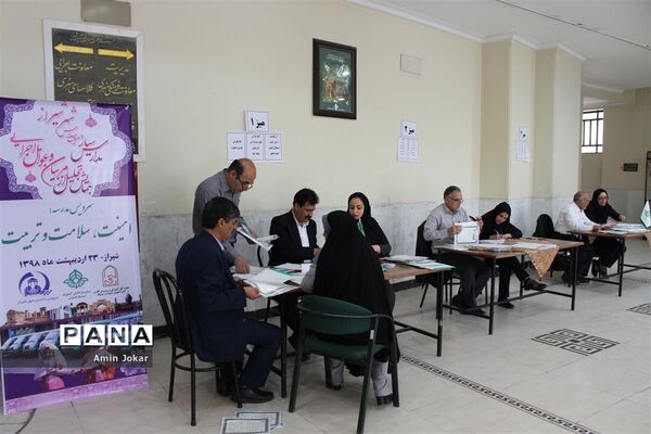 همایش تجلیل از رانندگان برتر  و عوامل اجرایی سرویس مدارس شهر شیراز