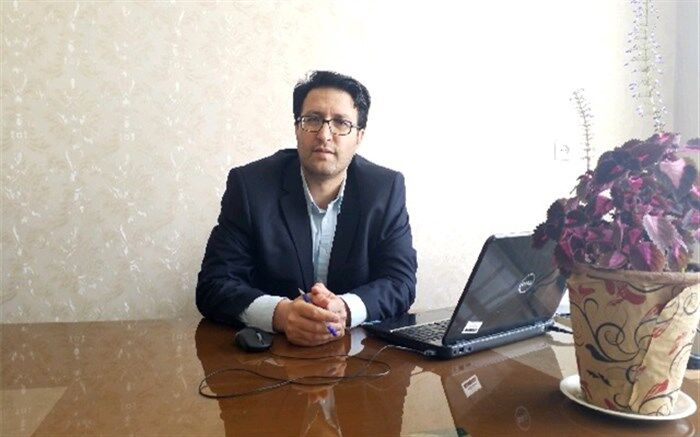معلم نمونه تبریزی:  از نگاه نمایشی برخی از مسئولان به پژوهش اذیت می‌شوم