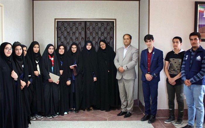 دیدار منتخبان سازمان دانش آموزی با فرماندار ابرکوه