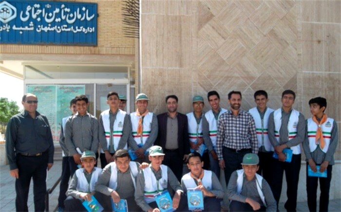 طرح ملی گردشگری دانش آموزی بازدید از شعبه تامین اجتماعی منطقه امامزاده برگزار شد