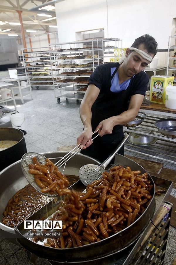 کارگاه پخت زولبیا و بامیه