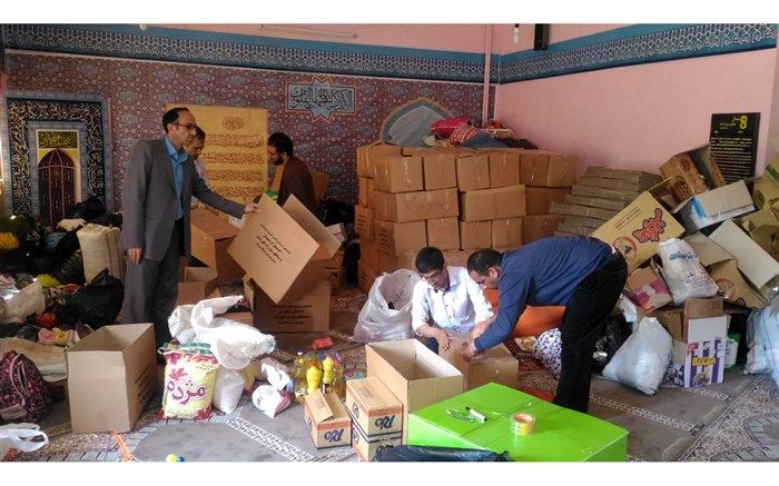 تفکیک و بسته بندی کمکهای غیرنقدی فرهنگیان ودانش آموزان جهت ارسال به استانهای سیلزده  کشور