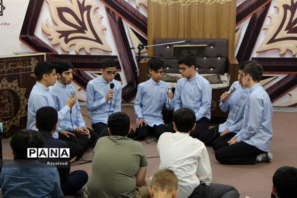 محفل دانش‌آموزی انس با قرآن در سیمرغ