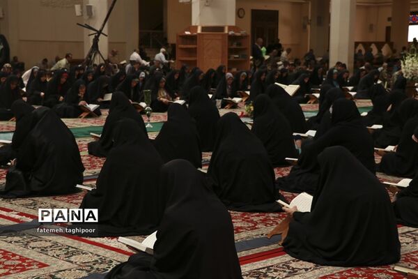 مراسم جزء خوانی قرآن کریم در حرم مطهر شاهچراغ (ع)