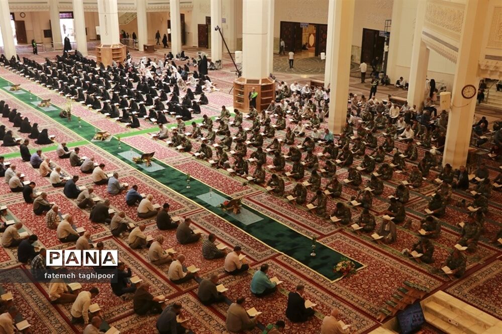 مراسم جزء خوانی قرآن کریم در حرم مطهر شاهچراغ (ع)