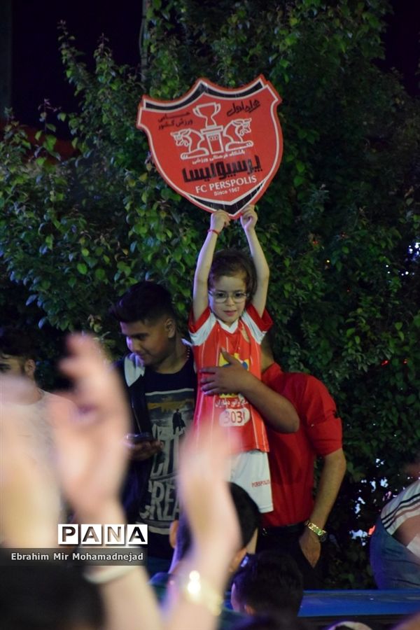 شادی پرسپولیسی‌های بابل برای  قهرمانی در لیگ برتر