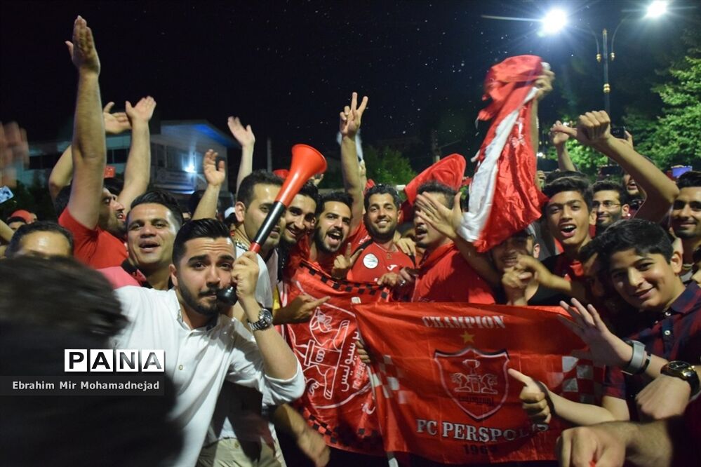 شادی پرسپولیسی‌های بابل برای  قهرمانی در لیگ برتر