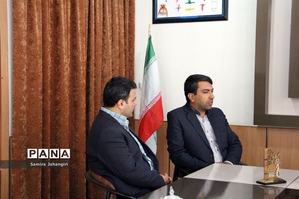 جلسه مدیران بانک قرض الحسنه رسالت بارئیس سازمان دانش‌آموزی خراسان جنوبی