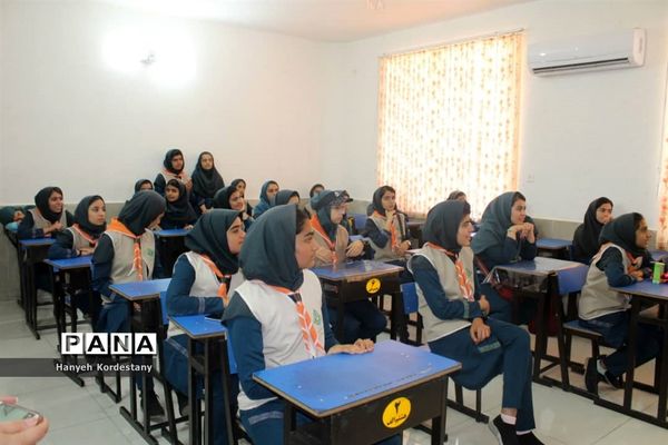 بازدید علمی تفریحی دانش‌آموزان پیشتاز گله‌دار  از مدارس نمونه لارستان