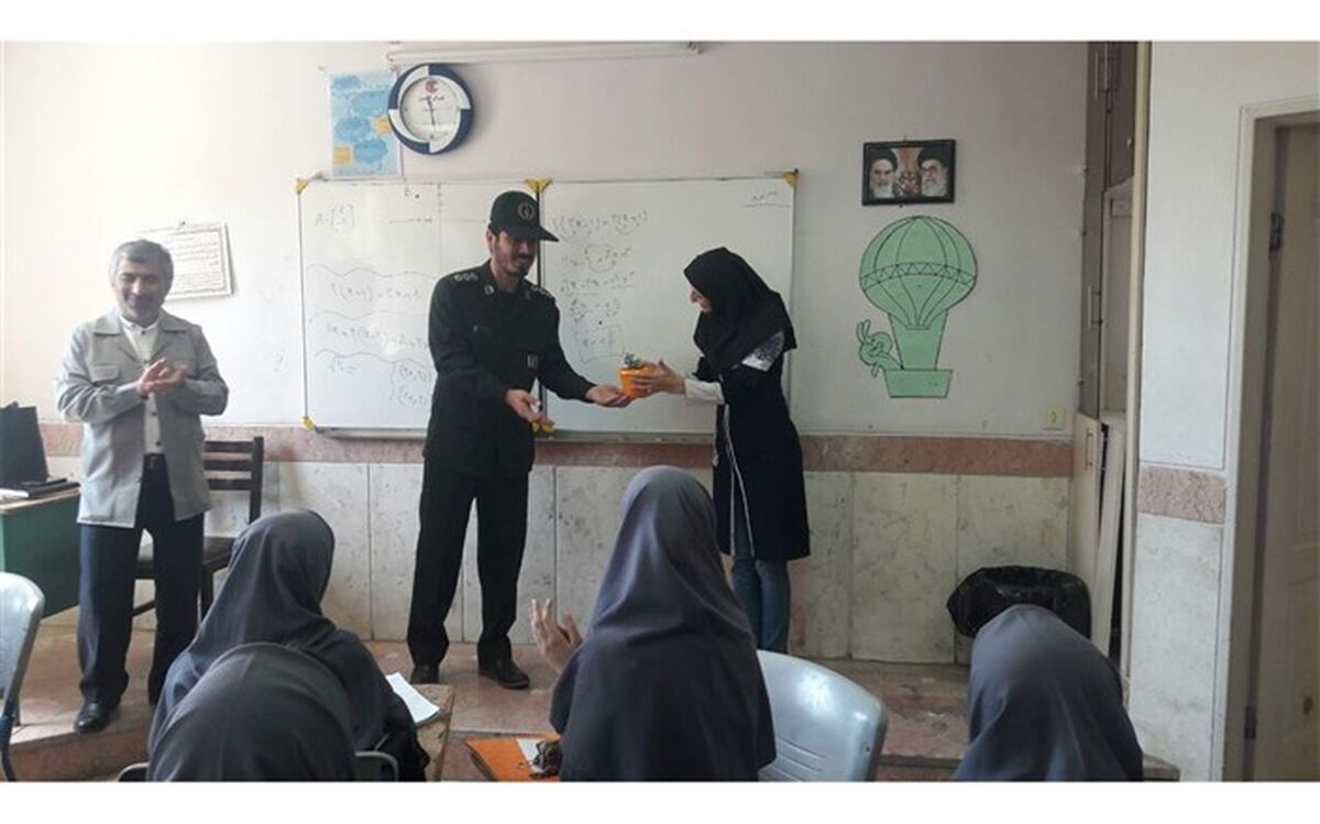 گرامیداشت هفته معلم در مدارس چهاردانگه