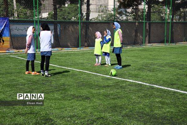 افتتاح اولین زمین چمن مصنوعی آموزش پروش خراسان رضوی ویژه دانش‌آموزان دختر