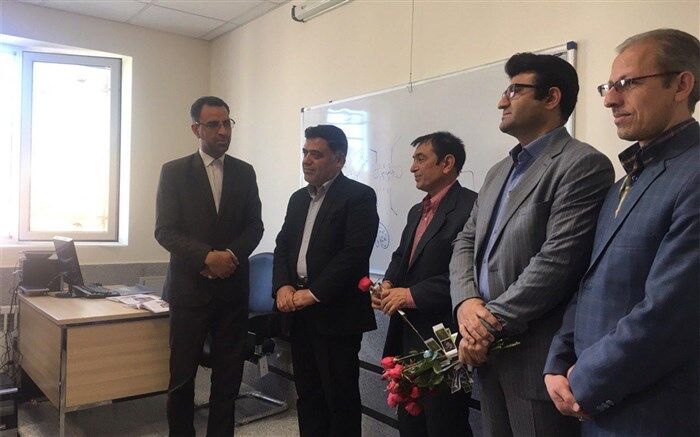 تجلیل مدیر کل میراث فرهنگی و آموزش و پرورش استان سمنان از مقام معلم