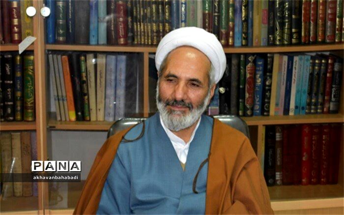 امام جمعه بهاباد: هر ملت و دولتى  که به آمریکا اعتماد کند ضربه خواهد خورد/ عزت و اقتدار ملی ما در گرو روحیه انقلابی است و همچنین روحیه انقلابی حافظ کشور در برابر دشمن است