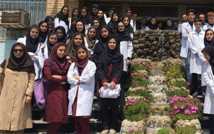 میررضا شفیع پور خبر داد: اعلام نتایج مرحله استانی هفدهمین دوره مسابقات آزمایشگاهی دانش آموزان متوسطه  شهرستانهای استان تهران