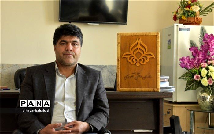 مدیرآموزش وپرورش بهاباد: 1270نفردانش آموز پیشتاز پسرودخترو 49 مربی درسازمان دانش آموزی بهاباد فعالیت دارند