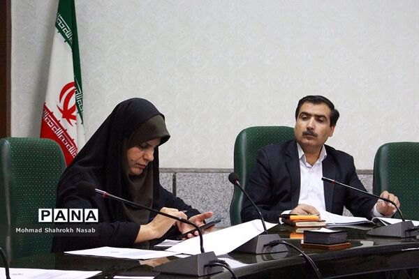 نشست استانی کارگروه طرح ساماندهی، نظارت و مدیریت برتولید لباس فرم دانش‌آموزان خوزستان