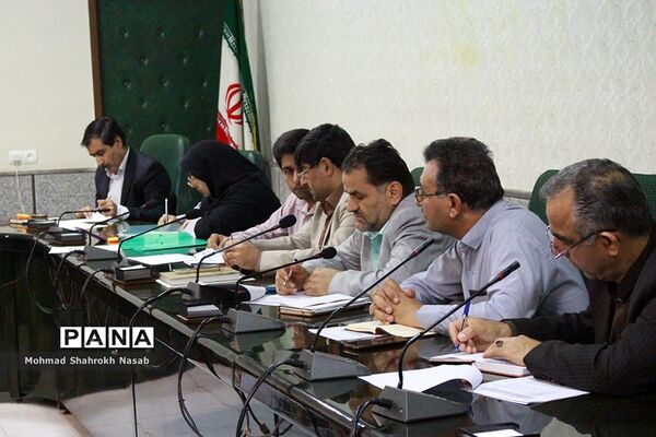 نشست استانی کارگروه طرح ساماندهی، نظارت و مدیریت برتولید لباس فرم دانش‌آموزان خوزستان