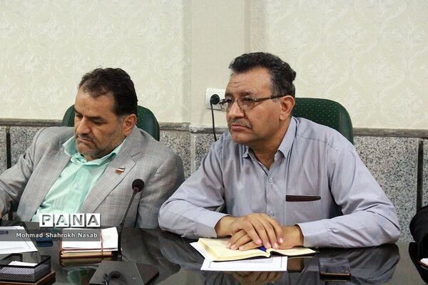 نشست استانی کارگروه طرح ساماندهی، نظارت و مدیریت برتولید لباس فرم دانش‌آموزان خوزستان