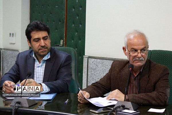 نشست استانی کارگروه طرح ساماندهی، نظارت و مدیریت برتولید لباس فرم دانش‌آموزان خوزستان