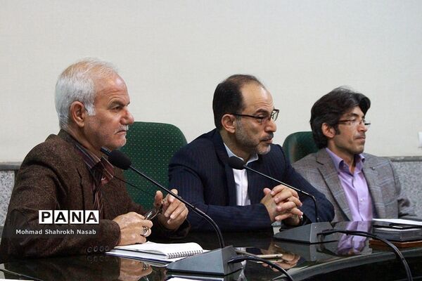 نشست استانی کارگروه طرح ساماندهی، نظارت و مدیریت برتولید لباس فرم دانش‌آموزان خوزستان