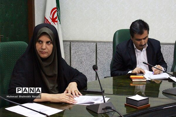نشست استانی کارگروه طرح ساماندهی، نظارت و مدیریت برتولید لباس فرم دانش‌آموزان خوزستان