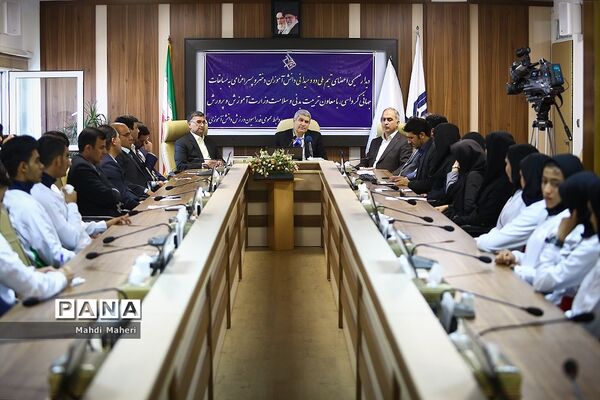 دیدار  تیم دوومیدانی دانش‌آموزی اعزامی به مسابقات جهانی با معاون تربیت بدنی آموزش و پرورش