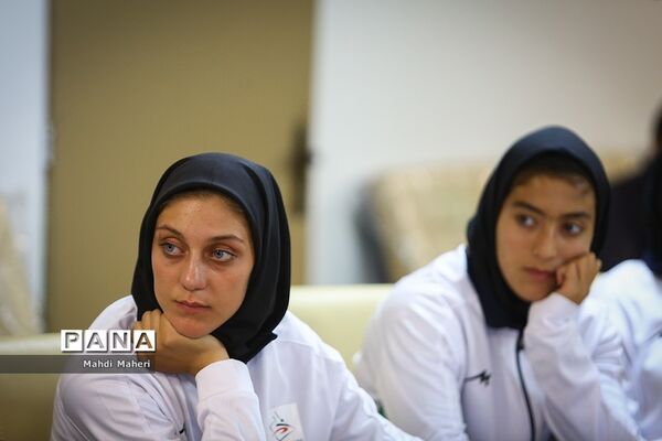 دیدار  تیم دوومیدانی دانش‌آموزی اعزامی به مسابقات جهانی با معاون تربیت بدنی آموزش و پرورش