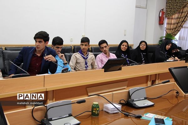 دیدار منتخبان پیشتاز استان با استاندار یزد