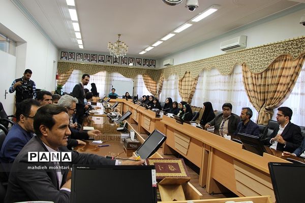 دیدار منتخبان پیشتاز استان با استاندار یزد