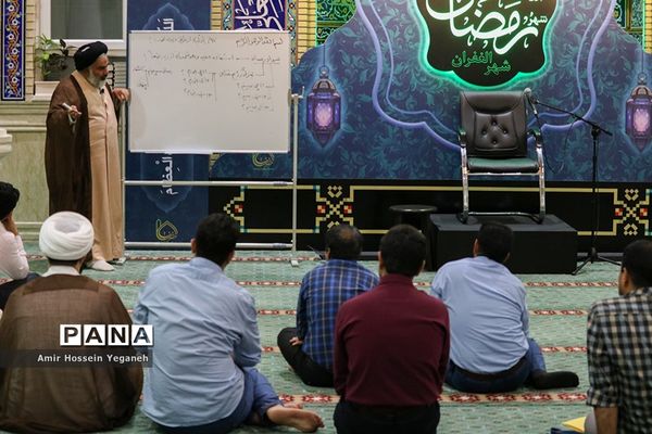 مراسم سخرانی حجت اسلام علیرضا تراشیون در مسجد حضرت زینب جزیره کیش