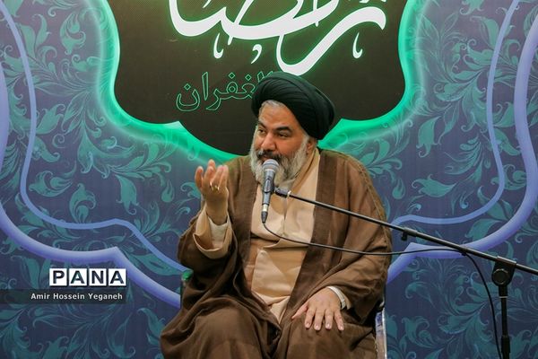 مراسم سخرانی حجت اسلام علیرضا تراشیون در مسجد حضرت زینب جزیره کیش