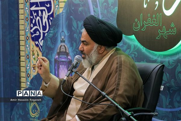 مراسم سخرانی حجت اسلام علیرضا تراشیون در مسجد حضرت زینب جزیره کیش