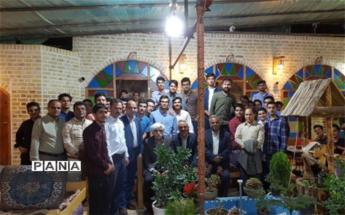 ضیافت افطاری دانش آموزان به میزبانی فرمانداری میبد