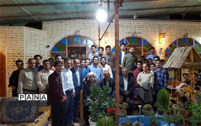 ضیافت افطاری دانش آموزان به میزبانی فرمانداری میبد