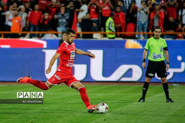 دیدار تیم‌های پرسپولیس و ماشین سازی تبریز