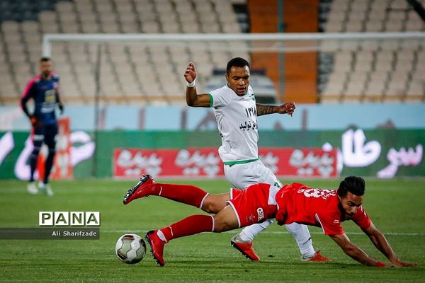 دیدار تیم‌های پرسپولیس و ماشین سازی تبریز