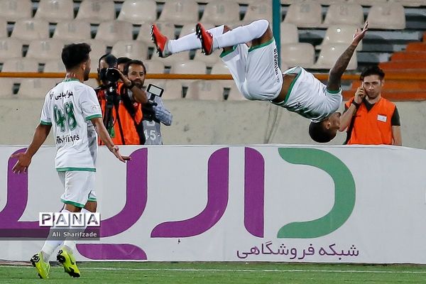 دیدار تیم‌های پرسپولیس و ماشین سازی تبریز