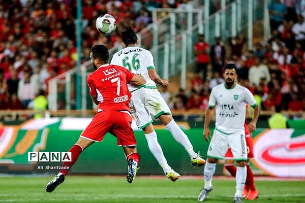دیدار تیم‌های پرسپولیس و ماشین سازی تبریز