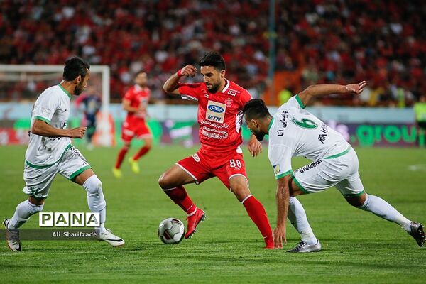 دیدار تیم‌های پرسپولیس و ماشین سازی تبریز