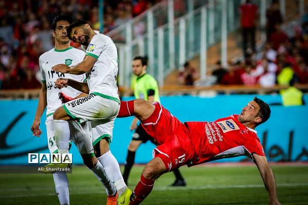 دیدار تیم‌های پرسپولیس و ماشین سازی تبریز