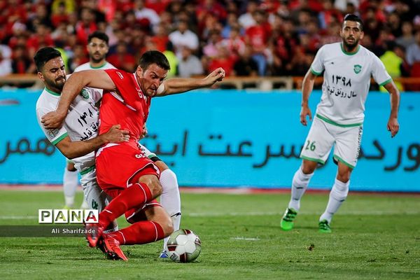 دیدار تیم‌های پرسپولیس و ماشین سازی تبریز