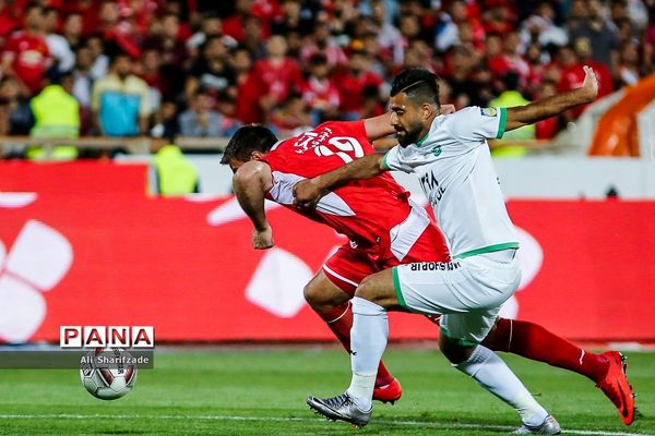 دیدار تیم‌های پرسپولیس و ماشین سازی تبریز